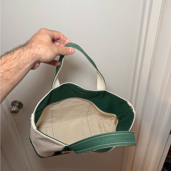 L.L. Bean “psycho” Boat and Tote - White with green piping and orange writing - Picture 4 of 4